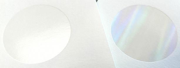 左：透明クリア箔、右：透明レインボー箔